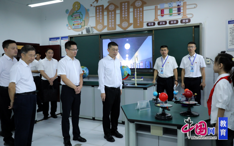 四川省地质灾害防治志愿服务暨科普知识进校园活动在宜宾筠连举行